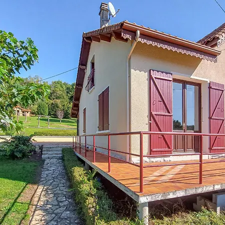 Pet Friendly In Nanteuil-en-Vallée