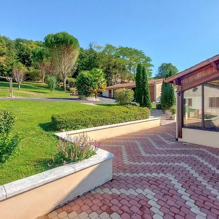 Pet Friendly In Nanteuil-en-Vallée